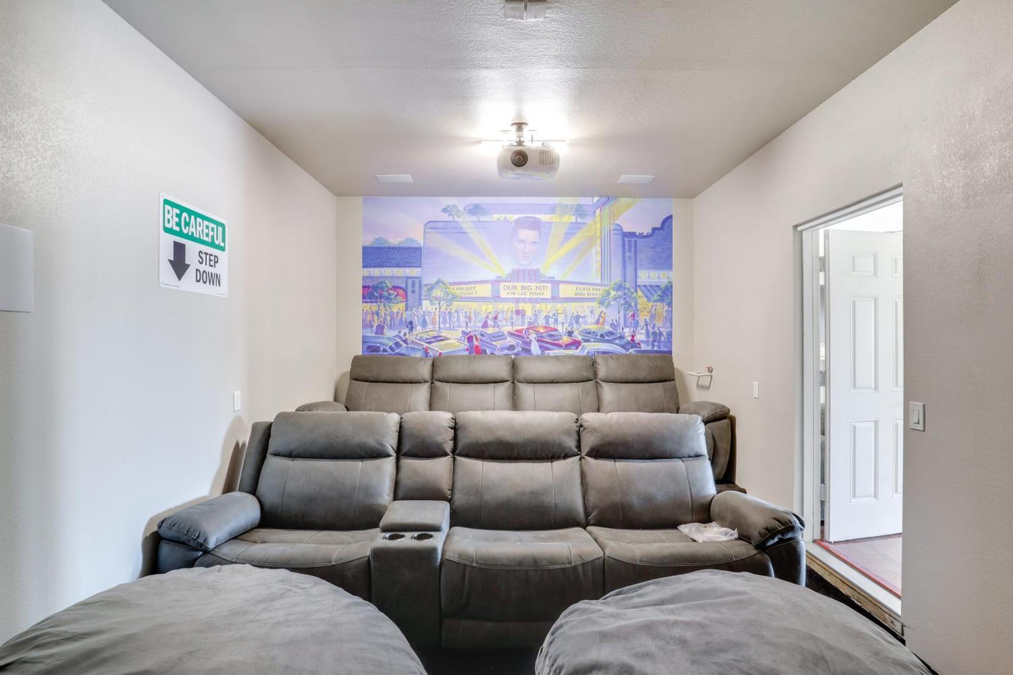 Holiday home 7 Mi To Fremont Street Spacious Vegas Home! *