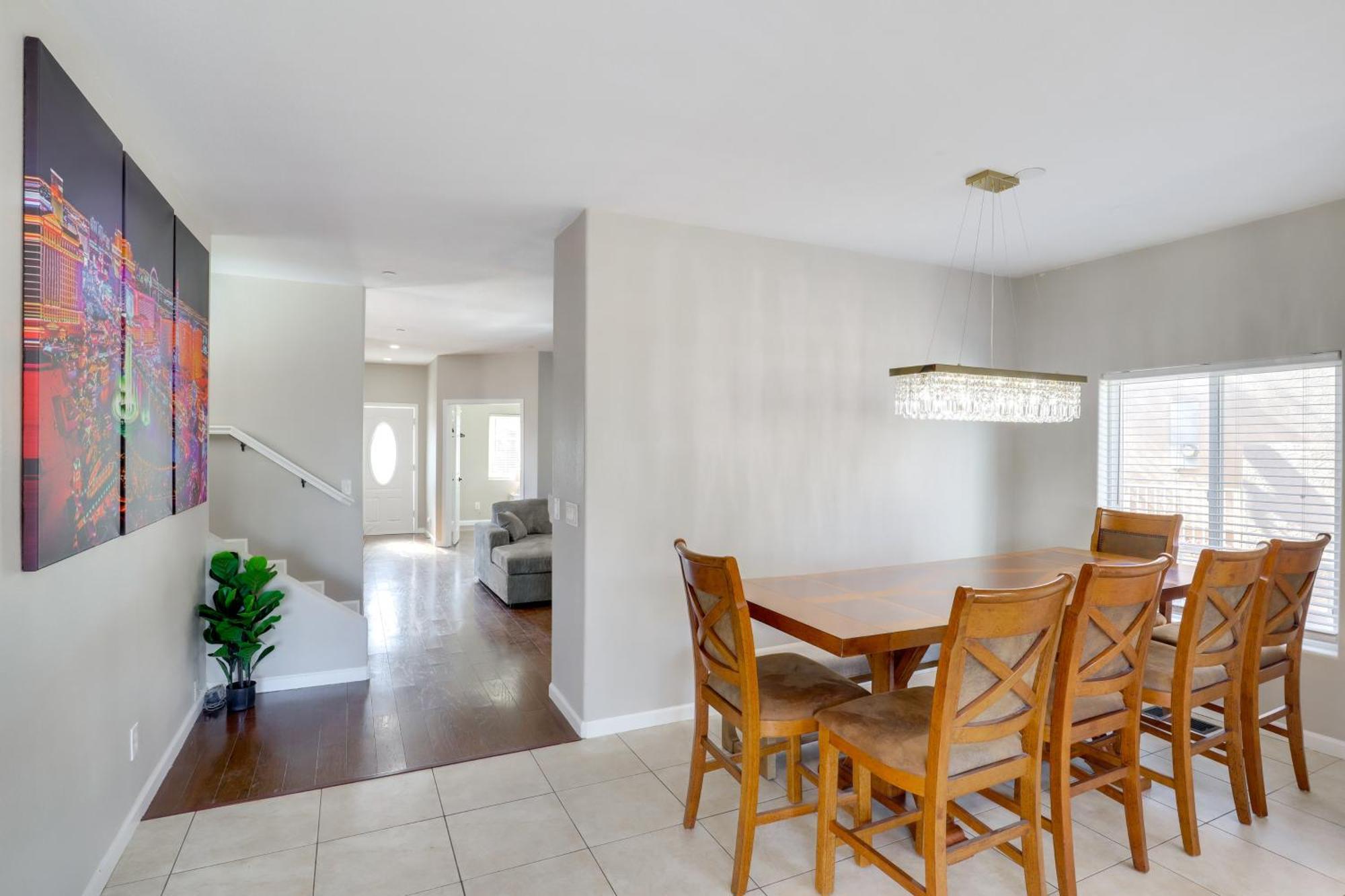 7 Mi To Fremont Street Spacious Vegas Home!